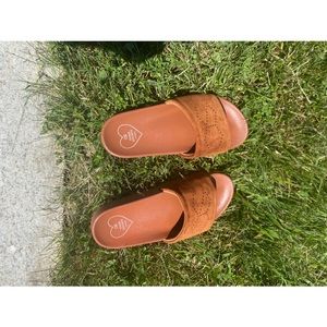 Most comfy slides.  Wear all day!